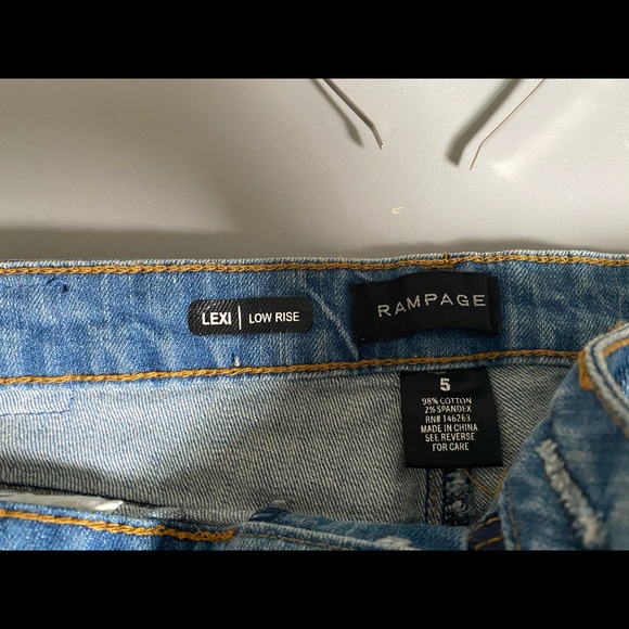 Women’s short - Picture 3 of 3